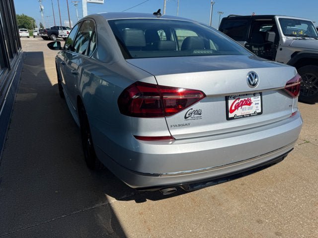 Used 2017 Volkswagen Passat 1.8T R-Line FWD image 5