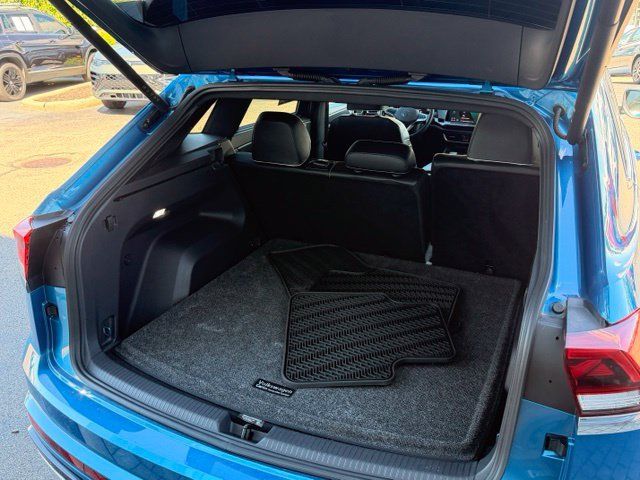 Certified 2024 Volkswagen Atlas Cross Sport SEL Premium R-Line AWD/4WD image 17