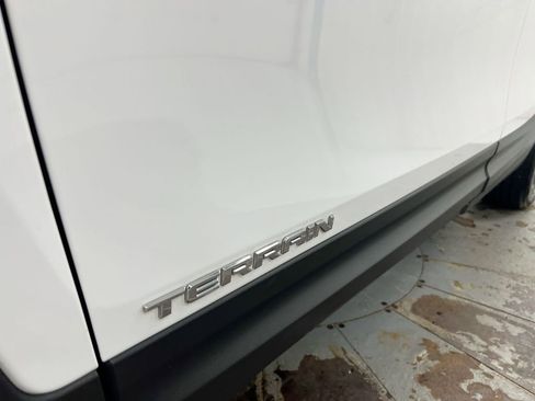 Used 2021 GMC Terrain SLT image 25