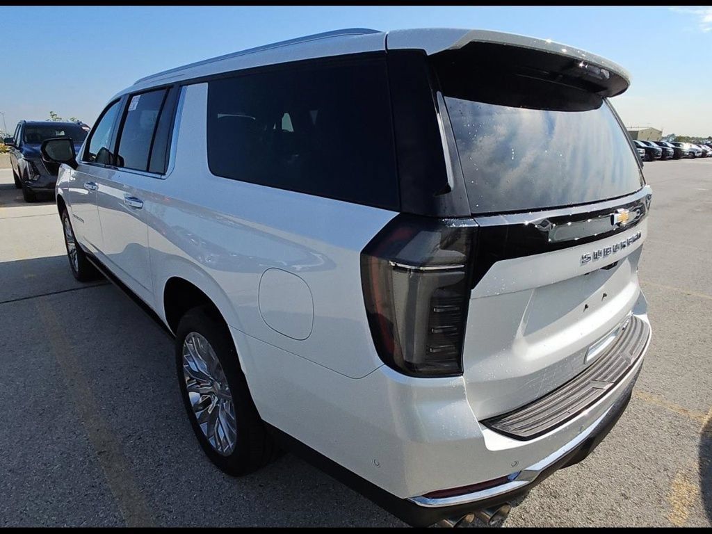 Used 2025 Chevrolet Suburban Premier AWD/4WD image 6