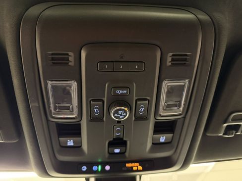 Used 2021 GMC Yukon XL Denali image 34