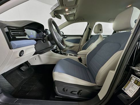 Used 2025 Volkswagen Jetta SE image 13