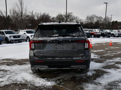 Used 2026 Ford Explorer Active w/ Active Comfort Package image 5