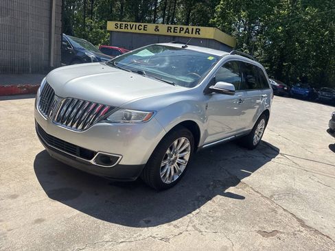 Used 2013 Lincoln MKX AWD image 2