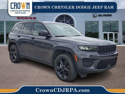 Used 2023 Jeep Grand Cherokee Altitude AWD/4WD image 1