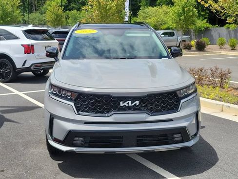 Certified 2022 Kia Sorento EX w/ Panoramic Sunroof Package FWD image 2