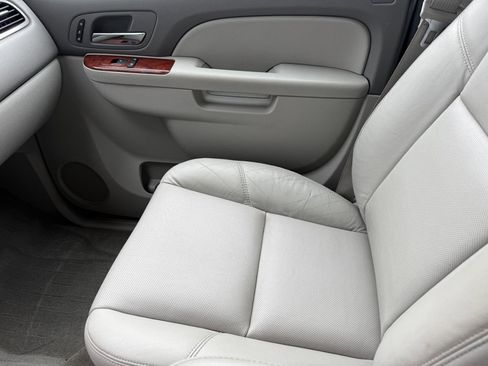 Used 2014 Chevrolet Silverado 2500 LTZ w/ LTZ Plus Package image 19