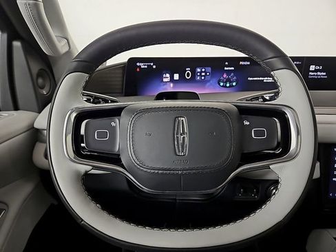 New 2026 Lincoln Navigator L Black Label AWD/4WD image 18