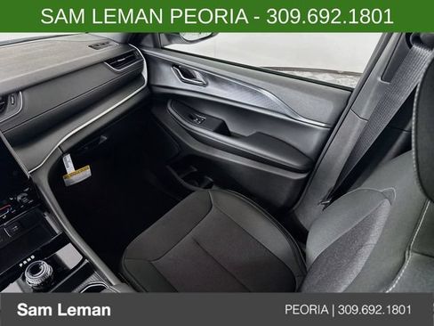 New 2027 Jeep Grand Cherokee Laredo X AWD/4WD image 23