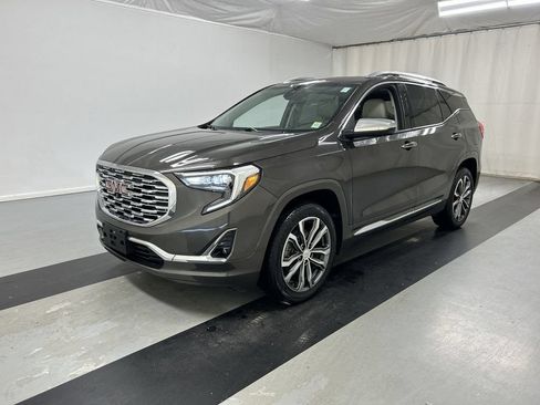 Used 2019 GMC Terrain Denali w/ Advanced Safety Package AWD/4WD image 5