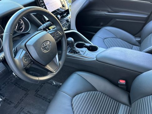 Used 2023 Toyota Camry SE FWD image 4