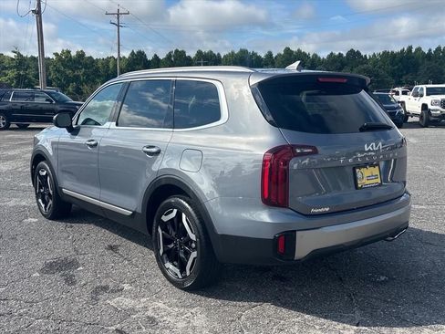 Used 2025 Kia Telluride S FWD image 24