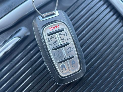 Used 2024 Chrysler Pacifica Touring-L FWD image 26