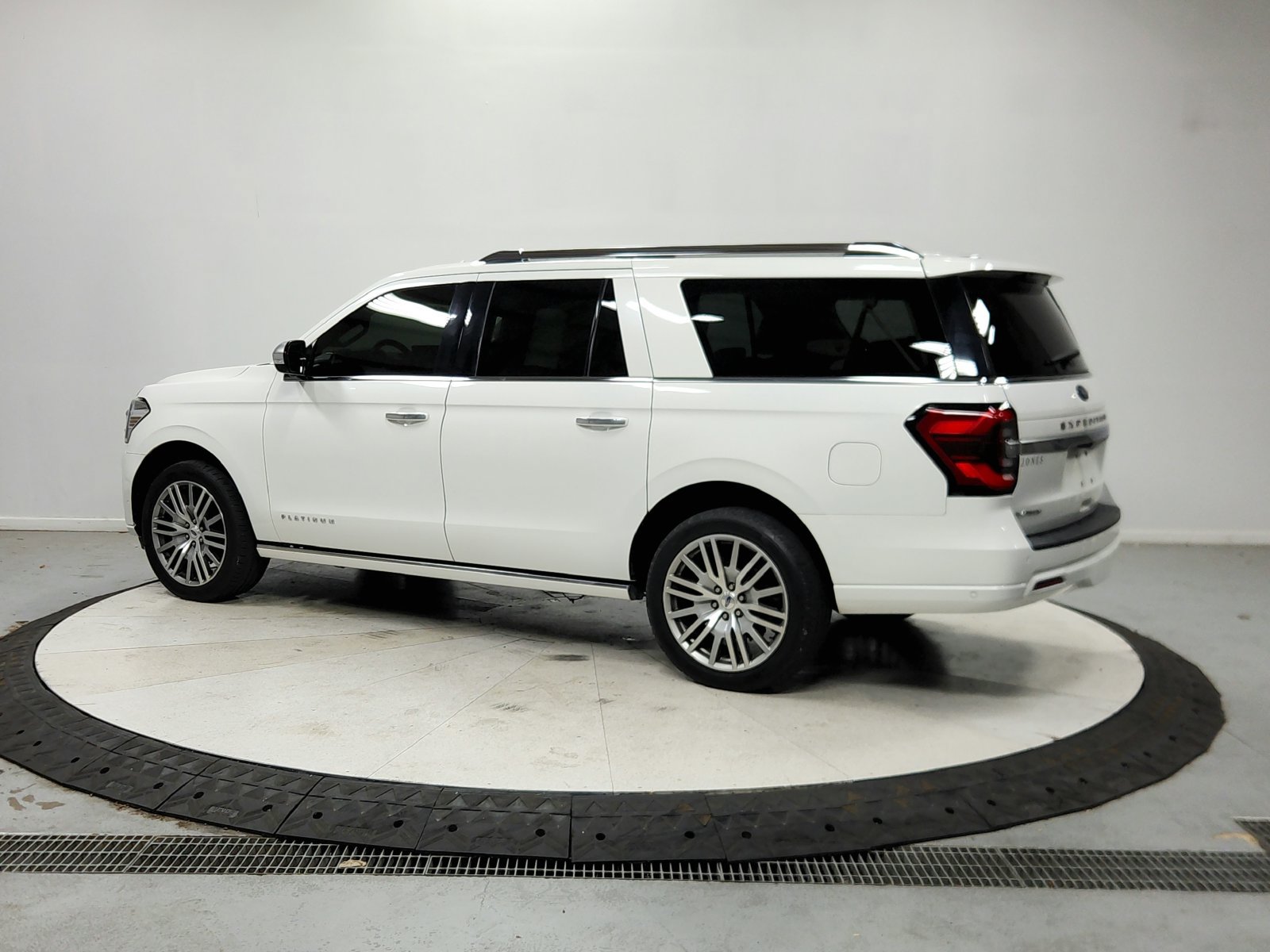 Used 2022 Ford Expedition Max Platinum AWD/4WD image 6
