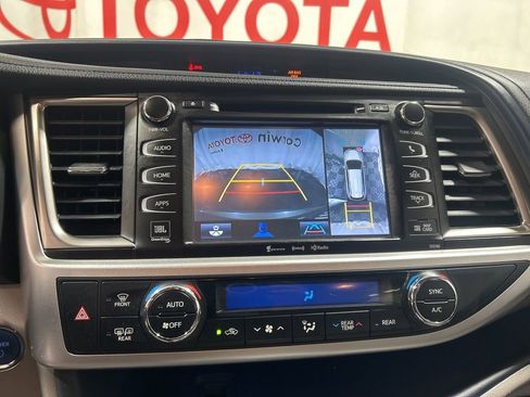 Used 2018 Toyota Highlander Limited Platinum image 28