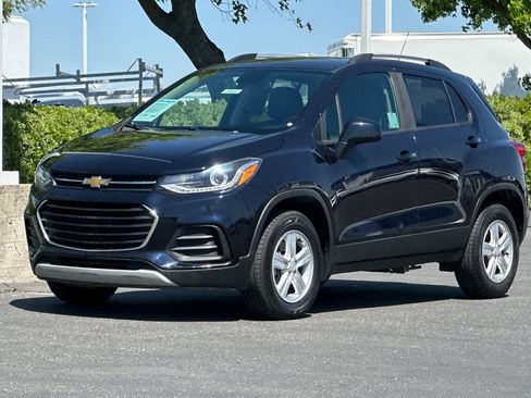 Used 2022 Chevrolet Trax LT w/ Driver Confidence Package image 8