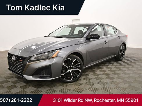 Used 2025 Nissan Altima 2.5 SR image 1