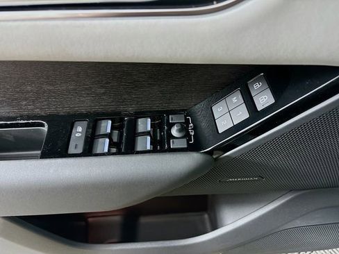 New 2026 Land Rover Range Rover Velar Dynamic SE image 19