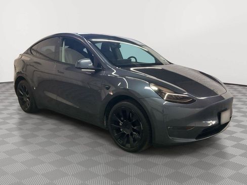 Used 2022 Tesla Model Y Long Range AWD/4WD image 2