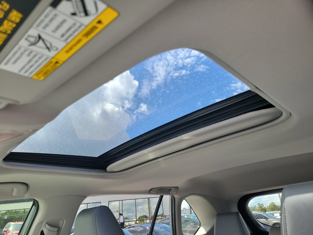 Used 2020 Toyota RAV4 XLE Premium FWD image 27