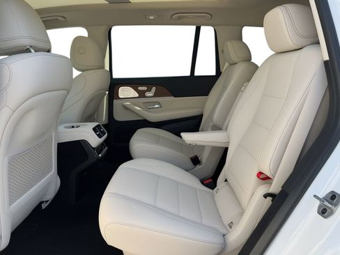 Used 2022 Mercedes-Benz GLS 450 4MATIC image 7