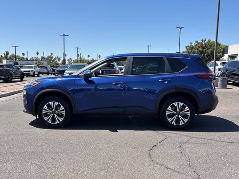 Used 2023 Nissan Rogue SV FWD image 3