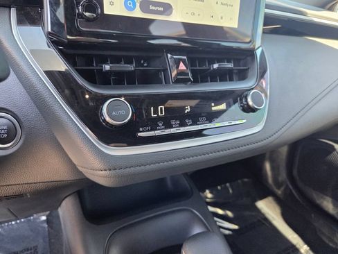 Used 2025 Toyota Corolla SE FWD image 25