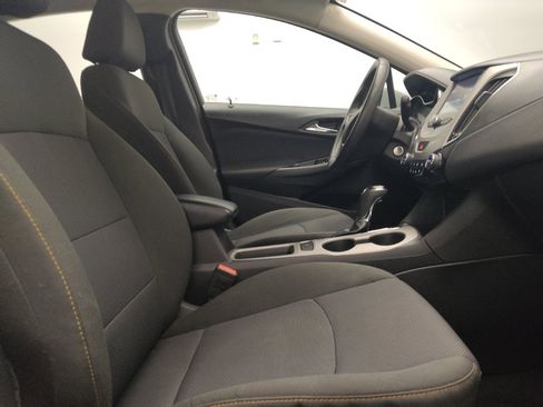 Used 2018 Chevrolet Cruze LS FWD image 21