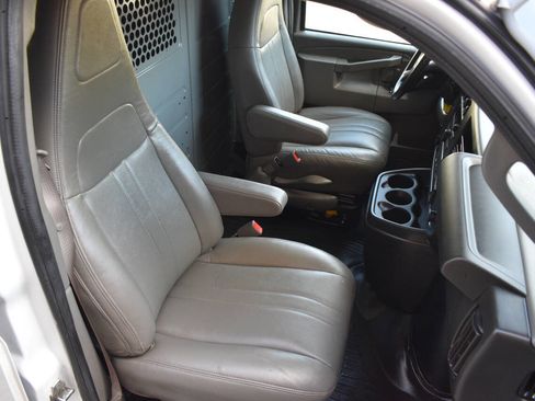 Used 2020 Chevrolet Express 2500 2500 3dr Cargo Van w/ Safety Package image 19