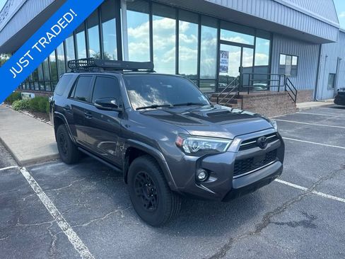 Used 2021 Toyota 4Runner Venture w/ Moonroof Package AWD/4WD image 3