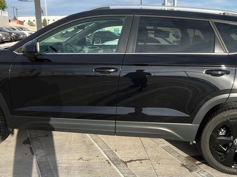 Certified 2025 Volkswagen Taos SEL image 5