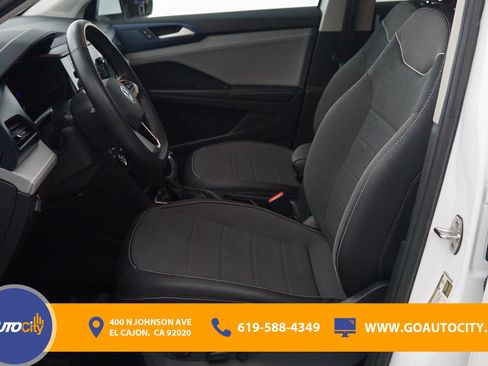 Used 2024 Volkswagen Taos SE FWD image 9