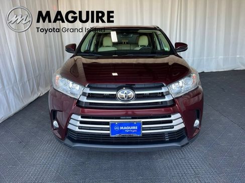 Used 2019 Toyota Highlander XLE AWD/4WD image 34