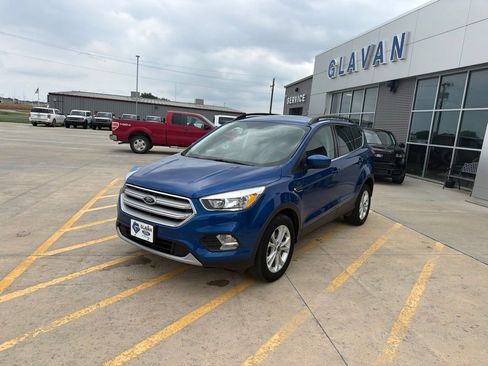 Used 2018 Ford Escape SE w/ SE Sync 3 Package FWD image 3