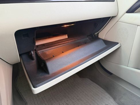 Used 2010 Volvo V70 image 15