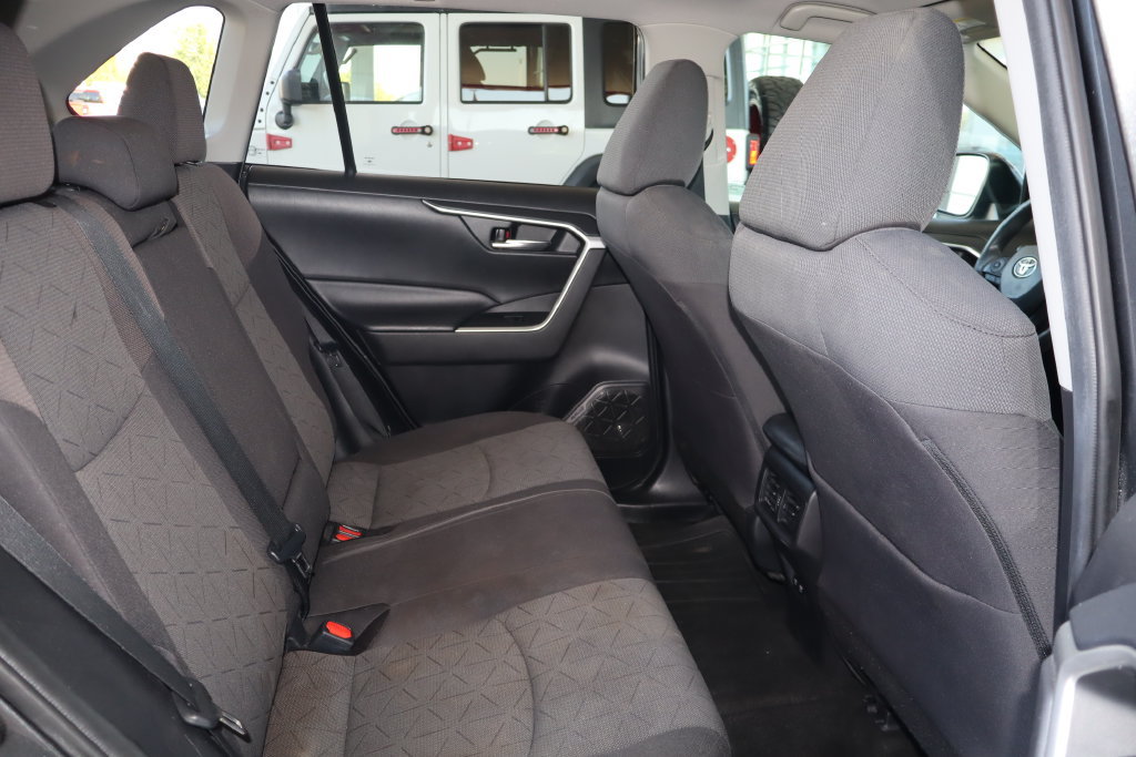 Used 2020 Toyota RAV4 XLE FWD image 38
