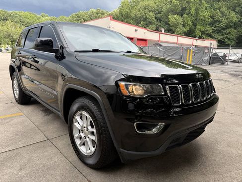 Used 2018 Jeep Grand Cherokee Laredo RWD image 2