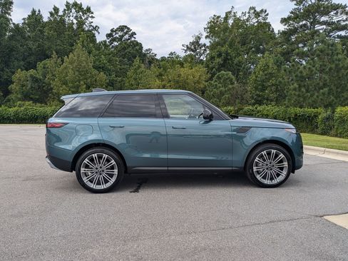 New 2025 Land Rover Range Rover Sport SE image 4