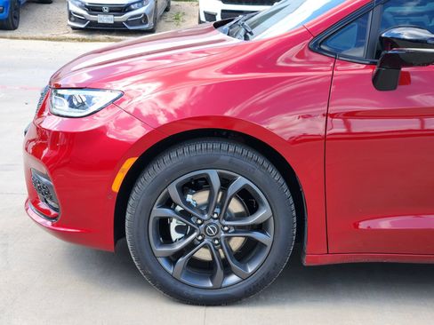 New 2026 Chrysler Pacifica Select FWD image 10