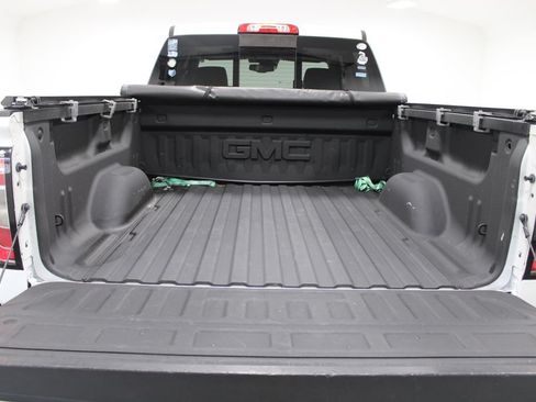 Used 2018 GMC Sierra 1500 SLT AWD/4WD image 16