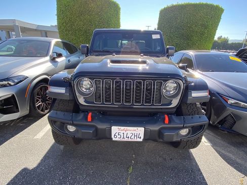 Used 2025 Jeep Gladiator Mojave AWD/4WD image 3