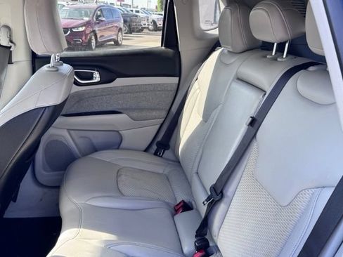 Used 2022 Jeep Compass Latitude AWD/4WD image 11