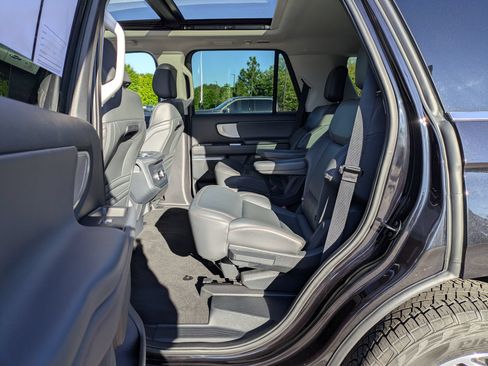 Certified 2025 Ford Expedition Active AWD/4WD image 27
