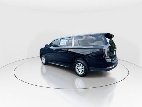 Used 2025 Chevrolet Suburban LT w/ Comfort Package RWD image 6