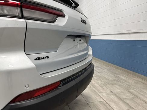 New 2025 Jeep Grand Cherokee L Altitude image 34