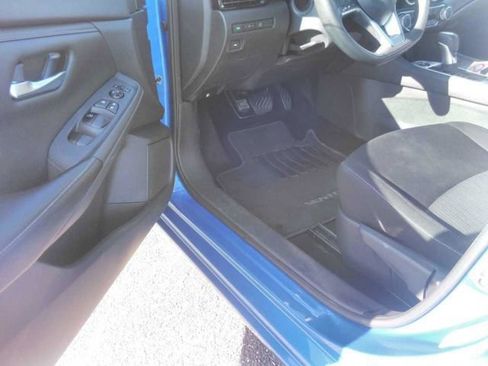 Used 2024 Nissan Sentra SV FWD image 3