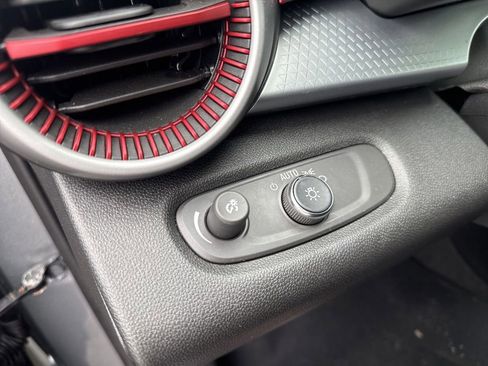 Certified 2024 Chevrolet Trax RS w/ Sunroof Package image 26