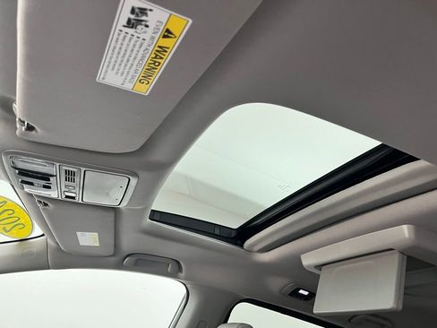 Used 2024 Honda Odyssey Touring image 6