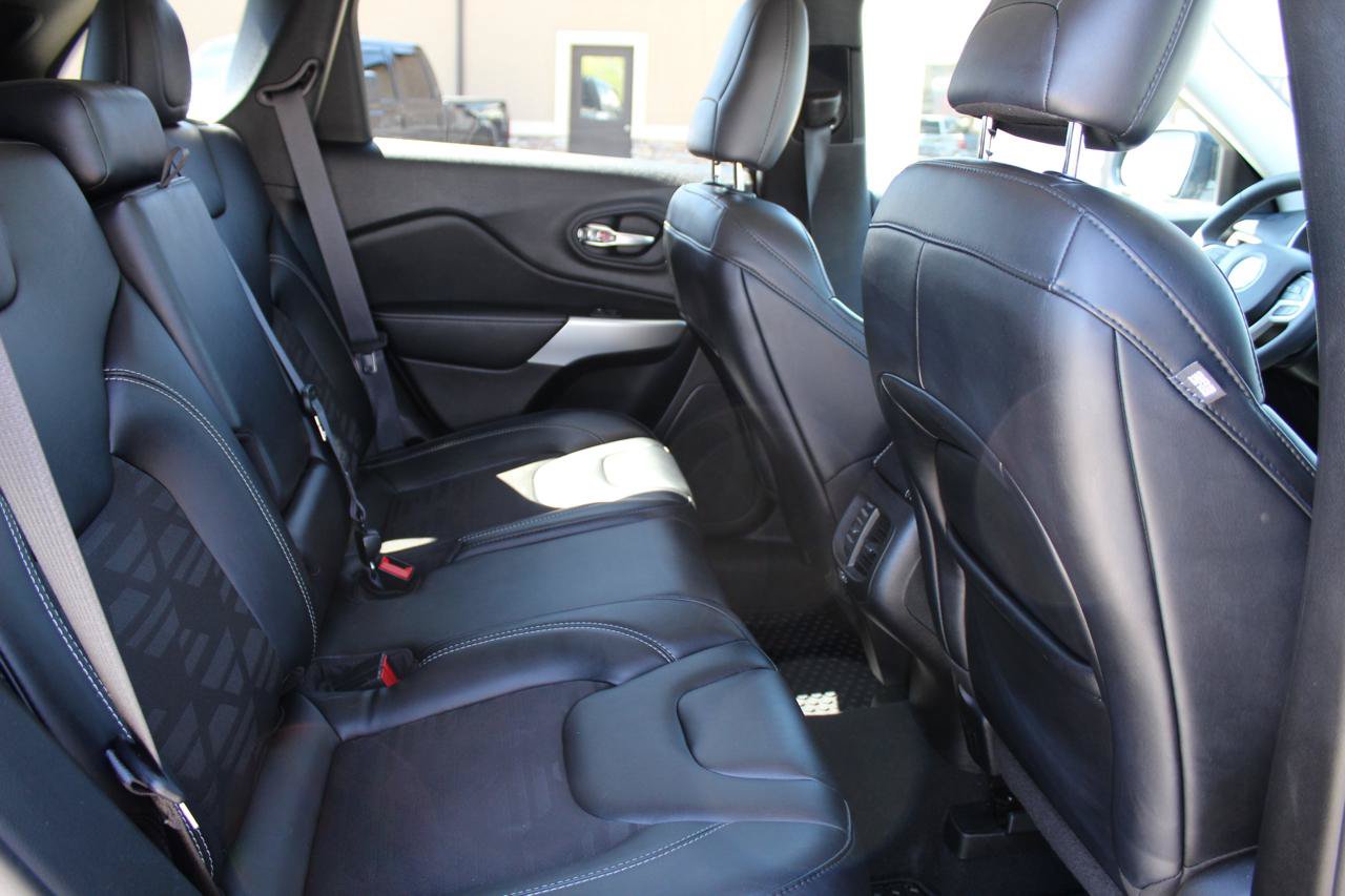 Used 2022 Jeep Cherokee Latitude w/ Sun & Sound Group AWD/4WD image 23