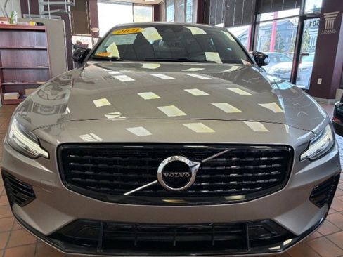 Used 2021 Volvo S60 T8 R-Design Expression image 5